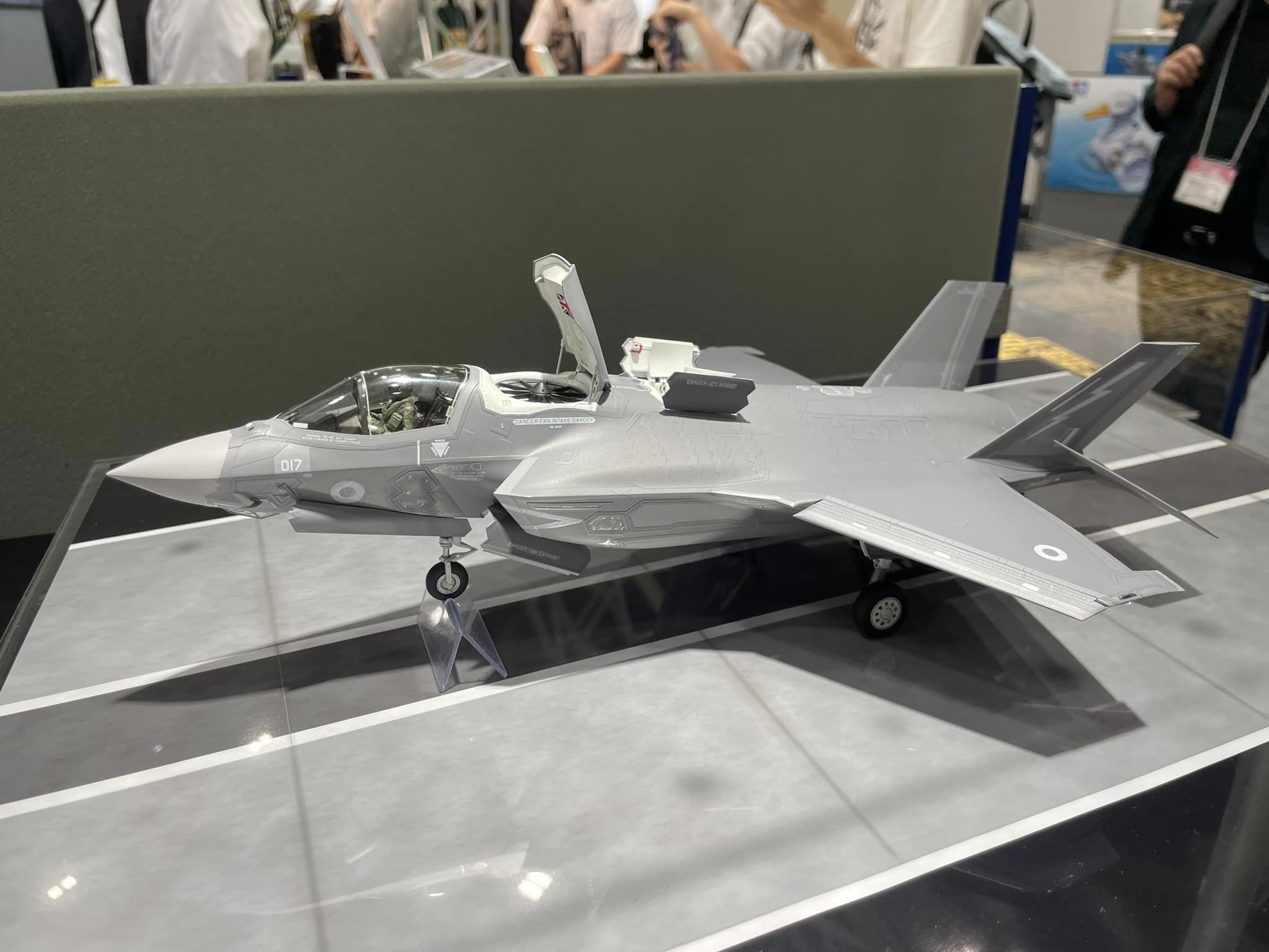 Tamiya 1/48 F-35B Lightning II first images : r/modelmakers